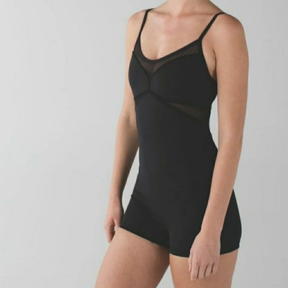 Lululemon drop like it is hot size 4